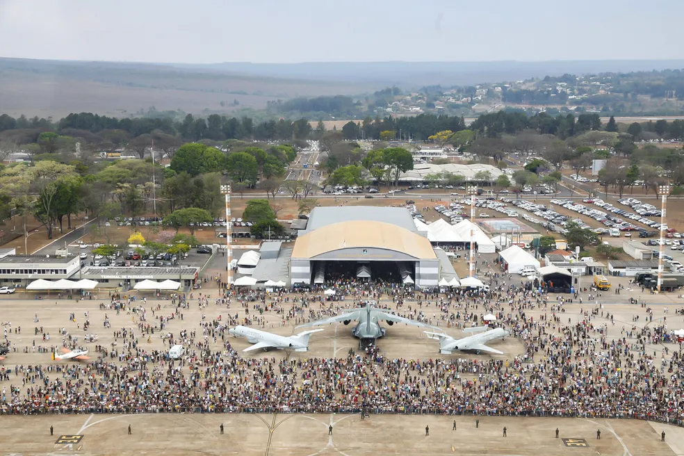 Capa da notícia: Evento Portões Abertos 2025, na Base Aérea de Brasília, terá ônibus extras e linha especial